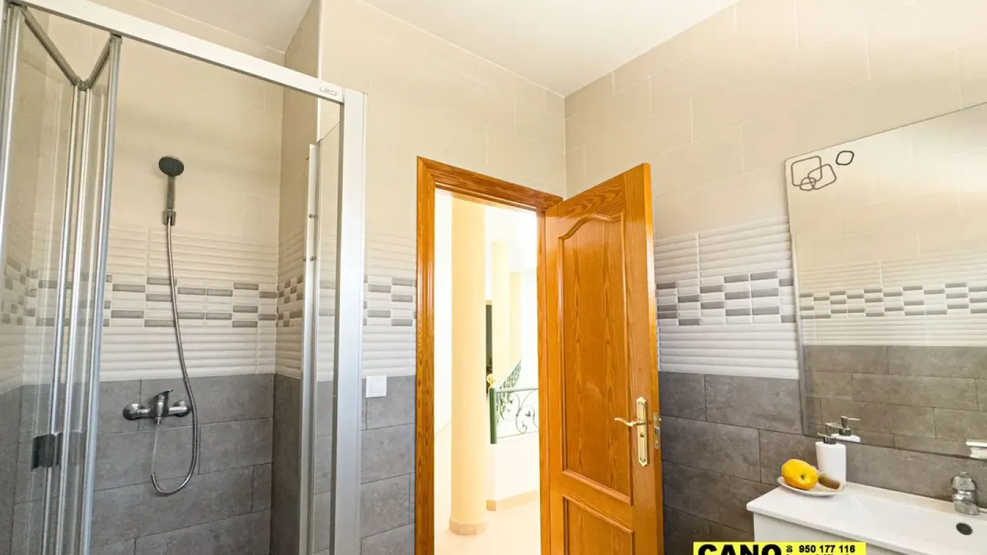 Spacious 5-Bedroom Chalet with Pool & BBQ in Huércal de Almería - Image 2