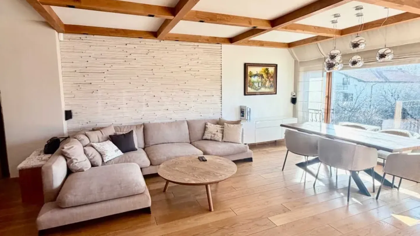 Luxurious Simeonovo Maisonette with Stunning Mountain Views - Image 2