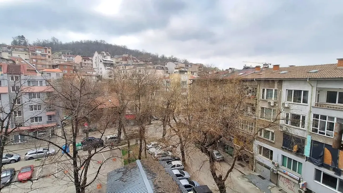 Spacious 2-Bedroom Apartment in Plovdiv Center - Bright & Renovated - Image 3