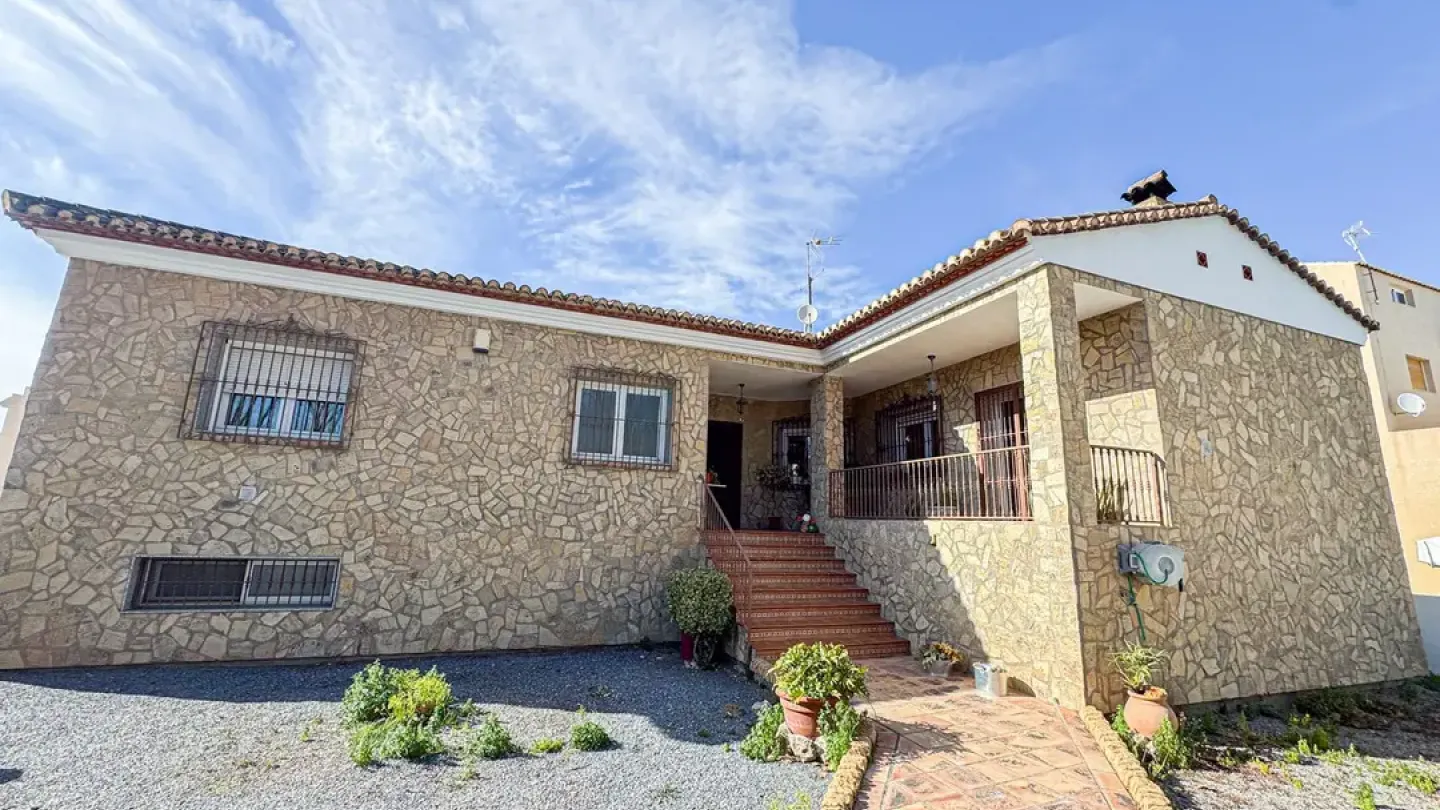 Spacious 4 Bedroom Chalet with Land in Tranquil Berja, Spain - Image 1