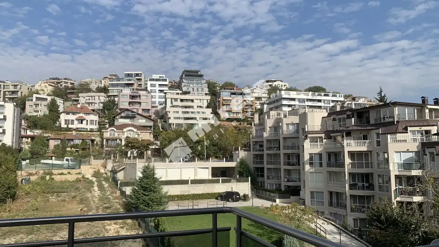 Spacious 3-Bedroom Apartment with Sea Views in Varna's Brzha District - Image 3