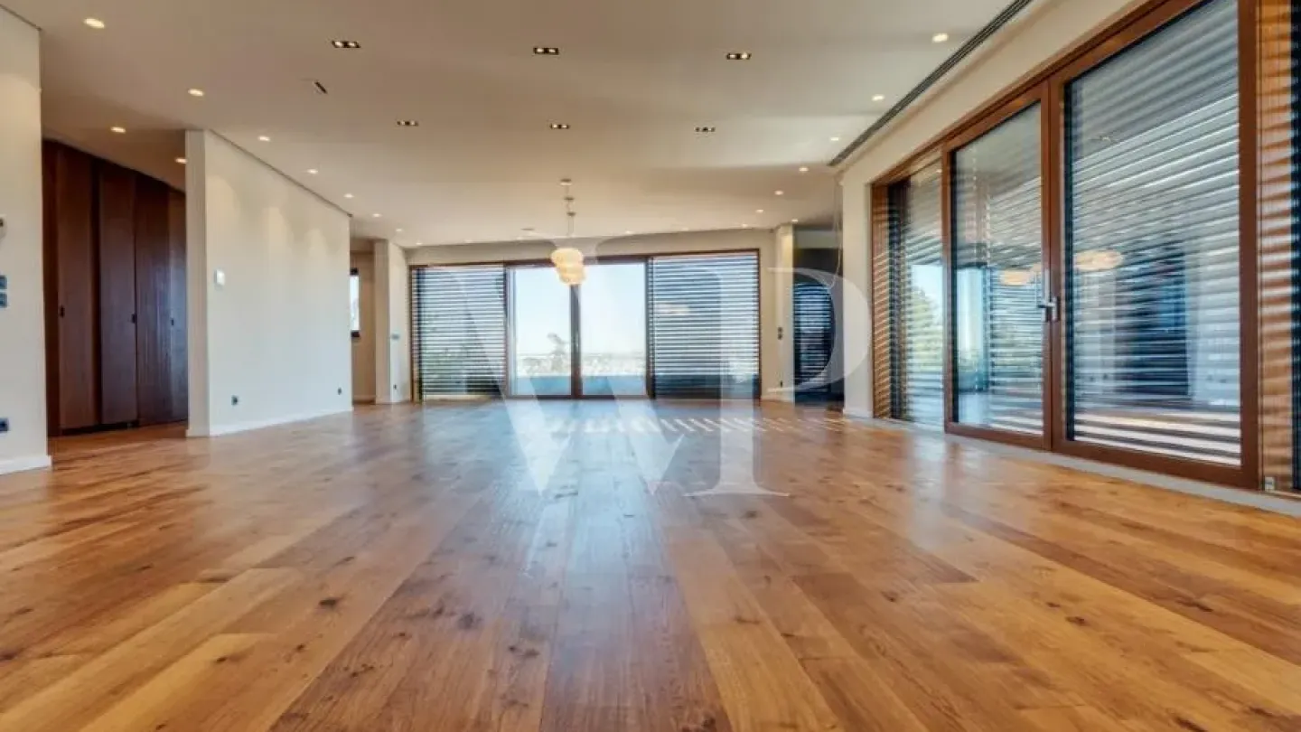 Spacious Luxury Apartment in Prime Belgrade Location, 3 Bedrooms - Image 2