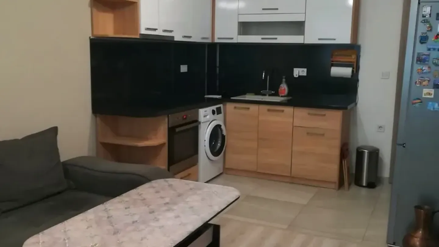 Fully Furnished One-Bedroom Apartment in Kyuchuk Parizh, Plovdiv - Image 3