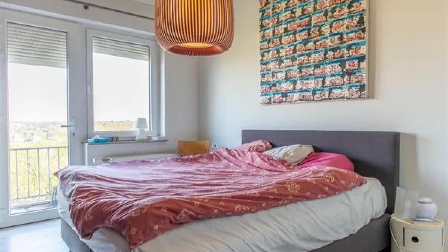 Stunning Ukkel Penthouse: 3 Bedrooms, Garage & Breathtaking City Views - Image 5