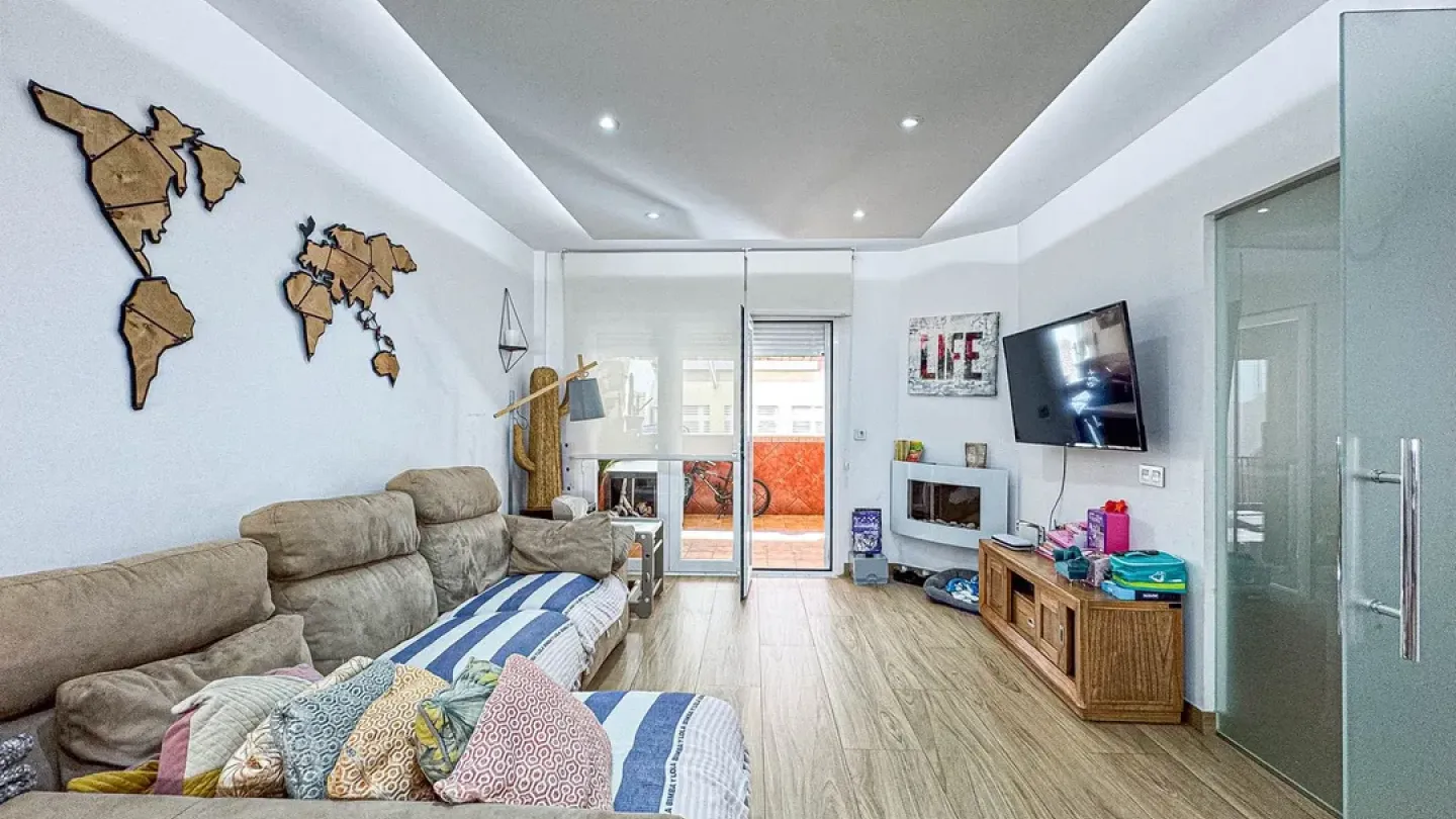 Spacious Triplex Apartment with Garage and Solar Panels in Roquetas de Mar - Image 2