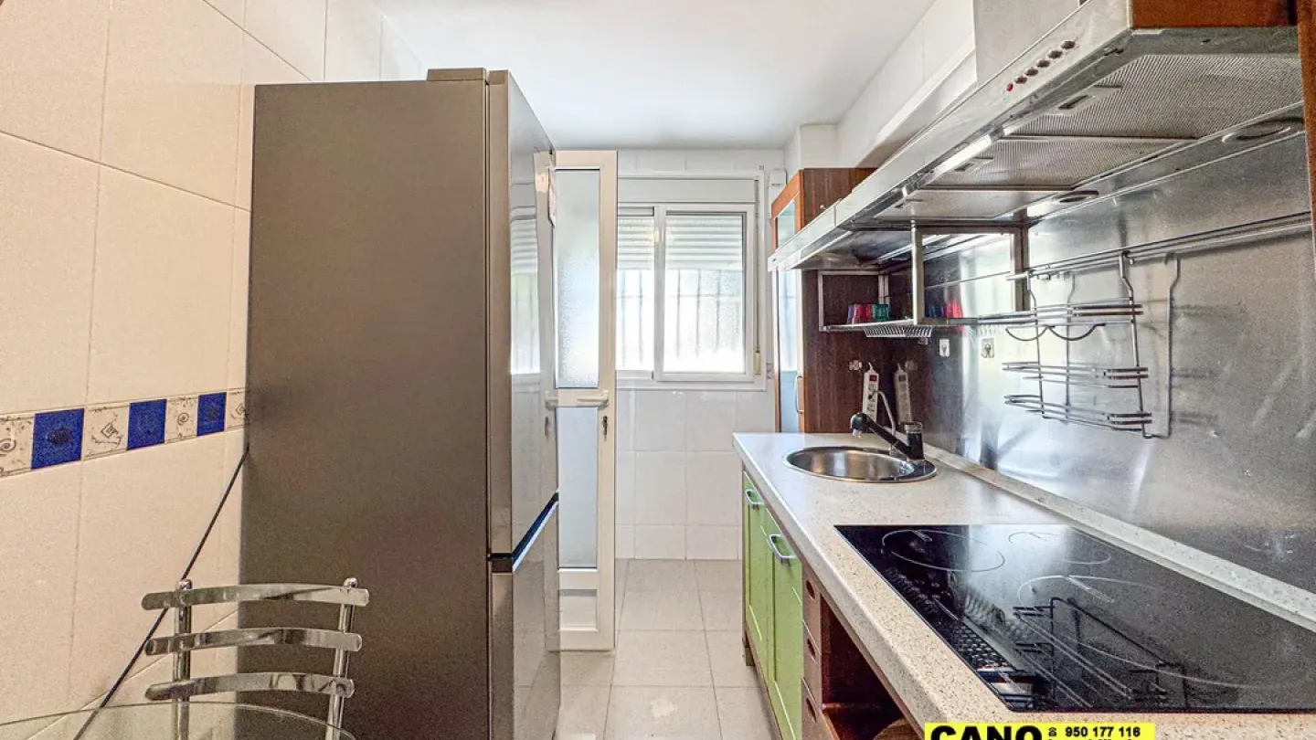 Spacious 2-Bedroom Apartment with Pool in Aguadulce, Spain - Image 3