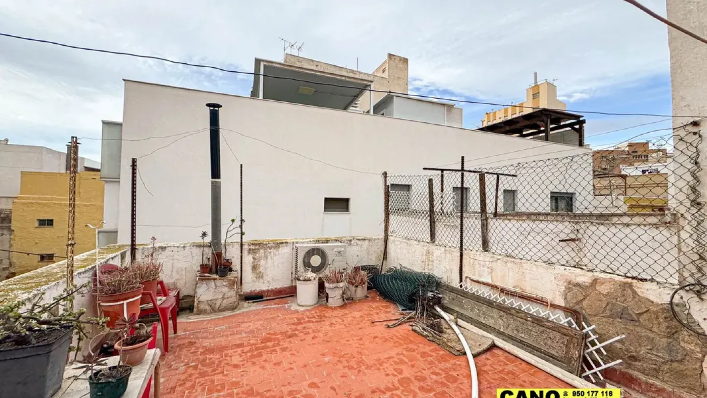 Spacious 4-Bedroom House in Almería City Center - €219,000 - Image 4