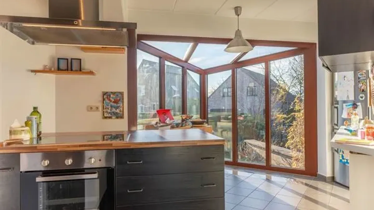 Spacious Villa with Unique Design in Sought-After Beersel Residential Area - Image 3