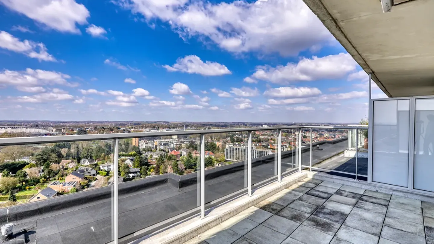 Spacious Studio with Terrace & Atomium View in Brussels - 40m² - Image 4