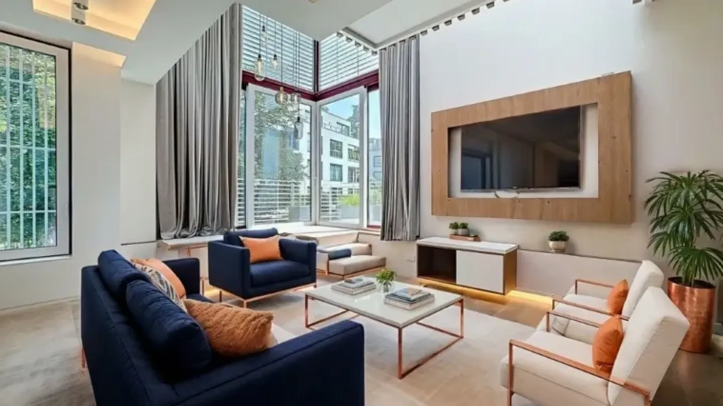 Contemporary House with Garden, Terrace & Garage in Brussels - Image 2