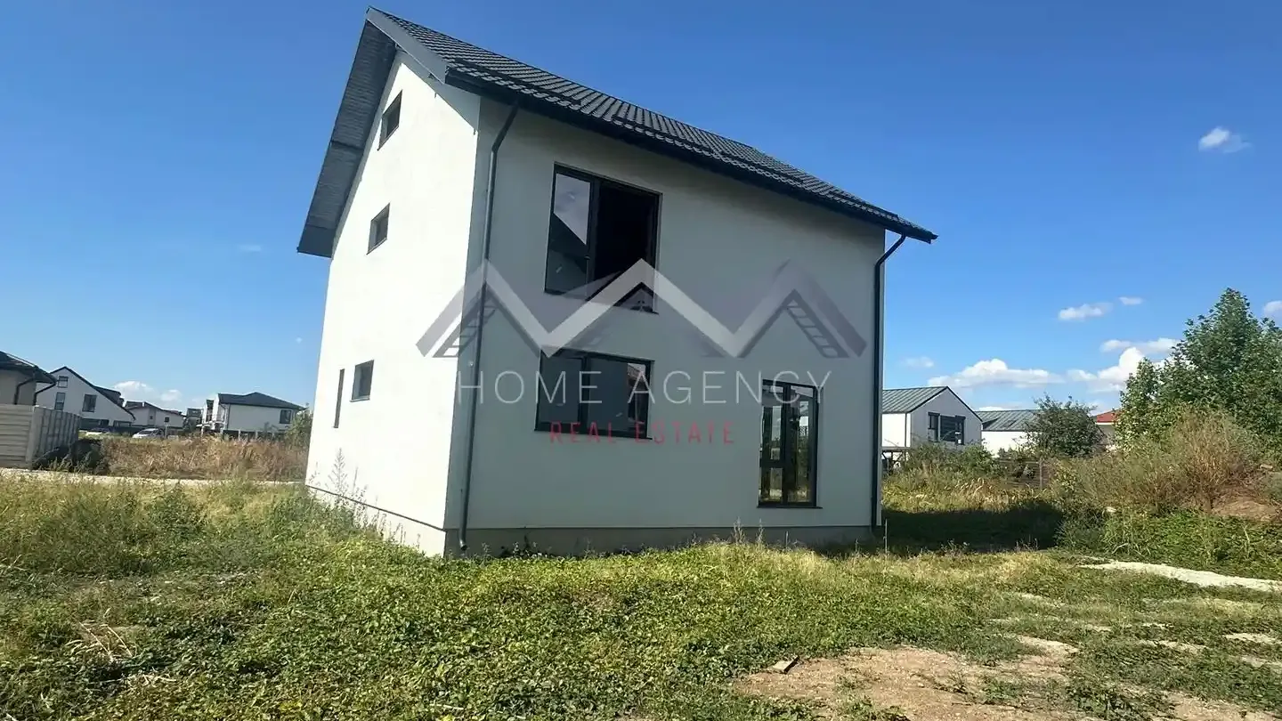 Modern Family Home in Otopeni with Spacious Mansard - Image 3