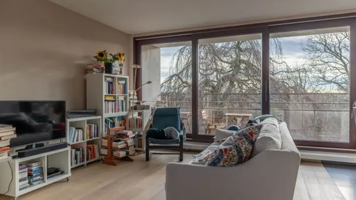 Spacious 2-Bed Apartment with Terrace in Private Park, Ukkel - Image 1