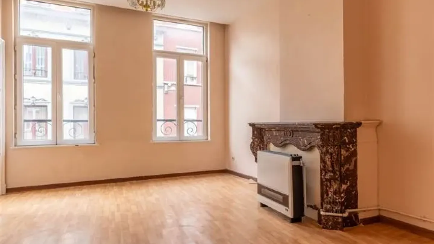 Spacious 70m2 Apartment in Schaarbeek – Botanique/Sainte-Marie District - Image 2