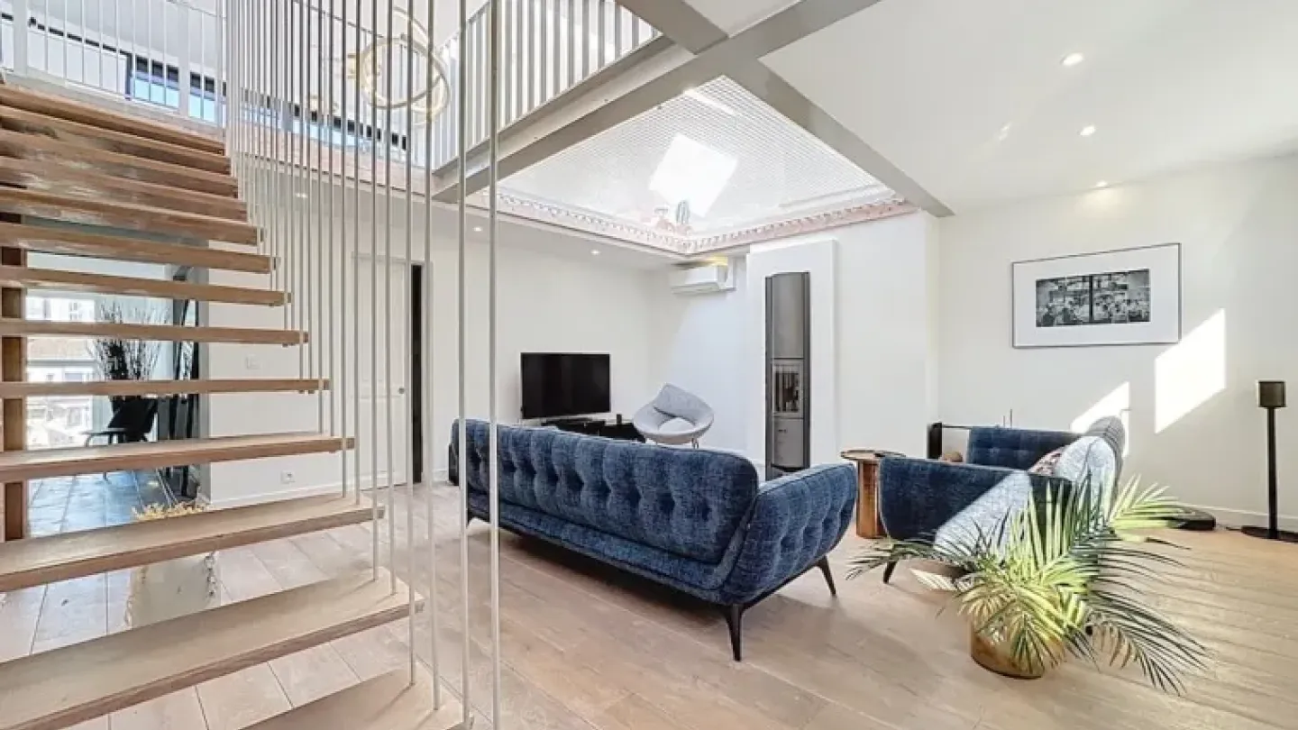 Spacious Duplex Penthouse with Terrace in Brussels Stéphanie - Image 2