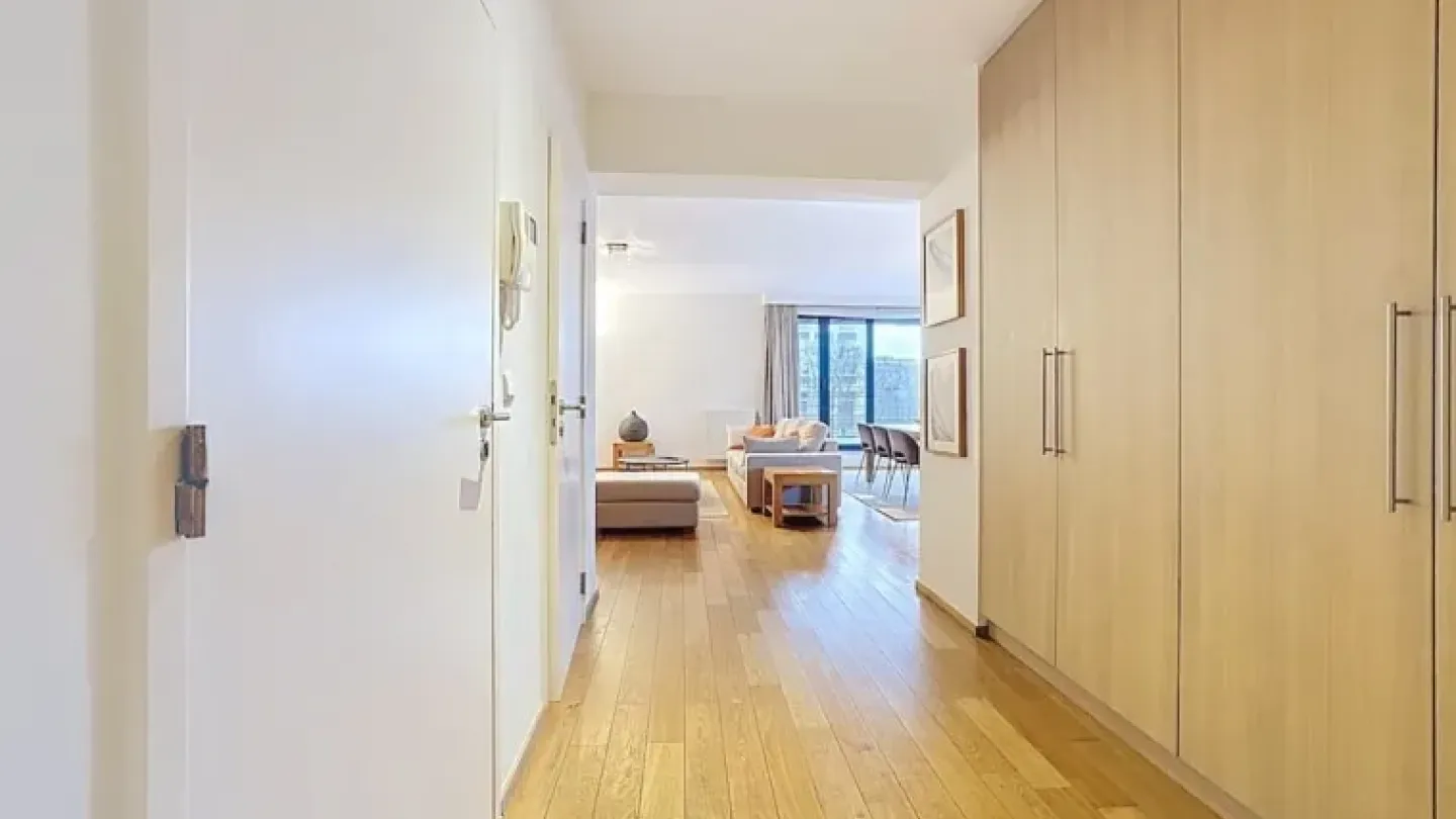 Luxurious Brussels Penthouse with Park Views – Spacious & Fully Furnished - Image 5