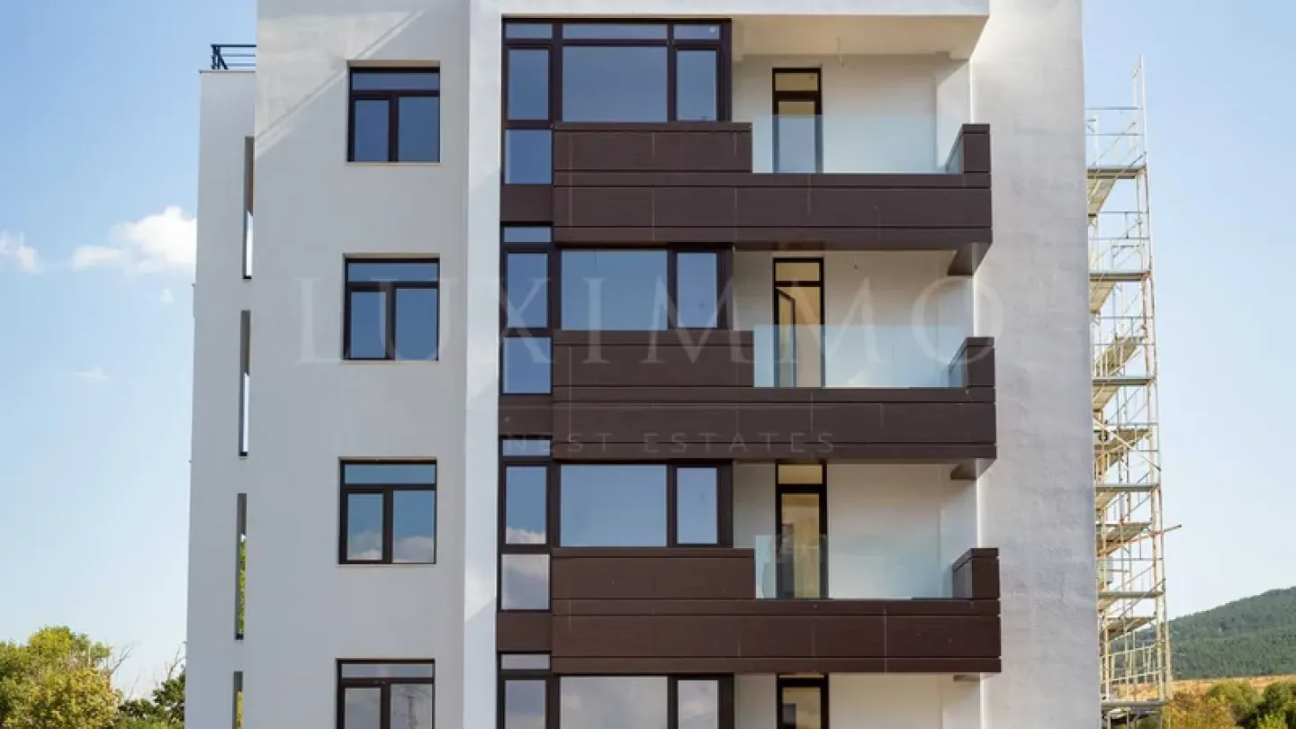 Spacious One-Bedroom Apartment Near Cable Car & Park - Image 4