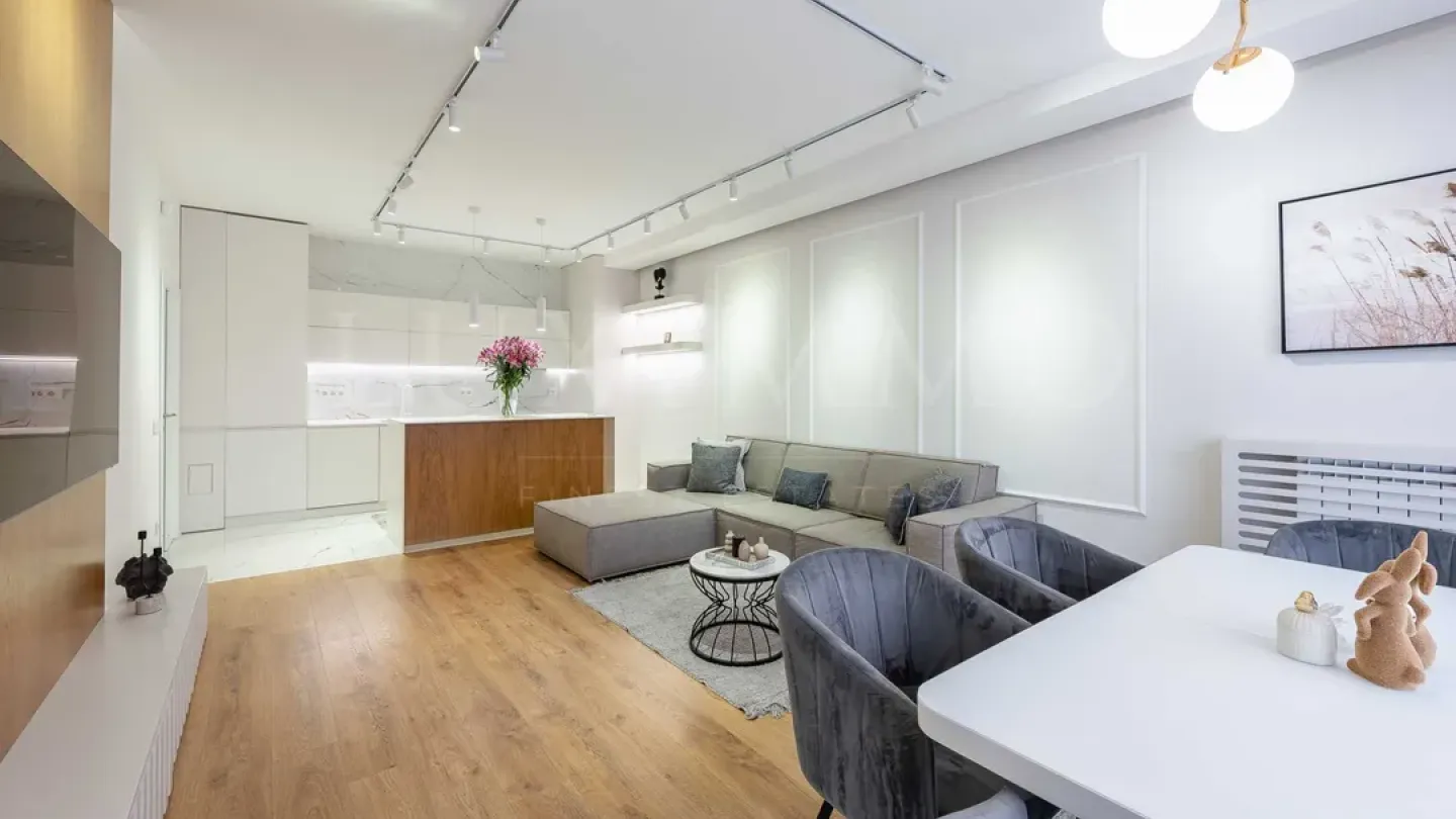 Spacious Designer Apartment with Mountain View & Parking in Sofia - Image 5