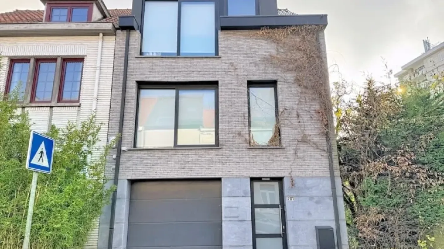 Spacious 4-Bedroom House with Garage in Prime Uccle Location - Image 5