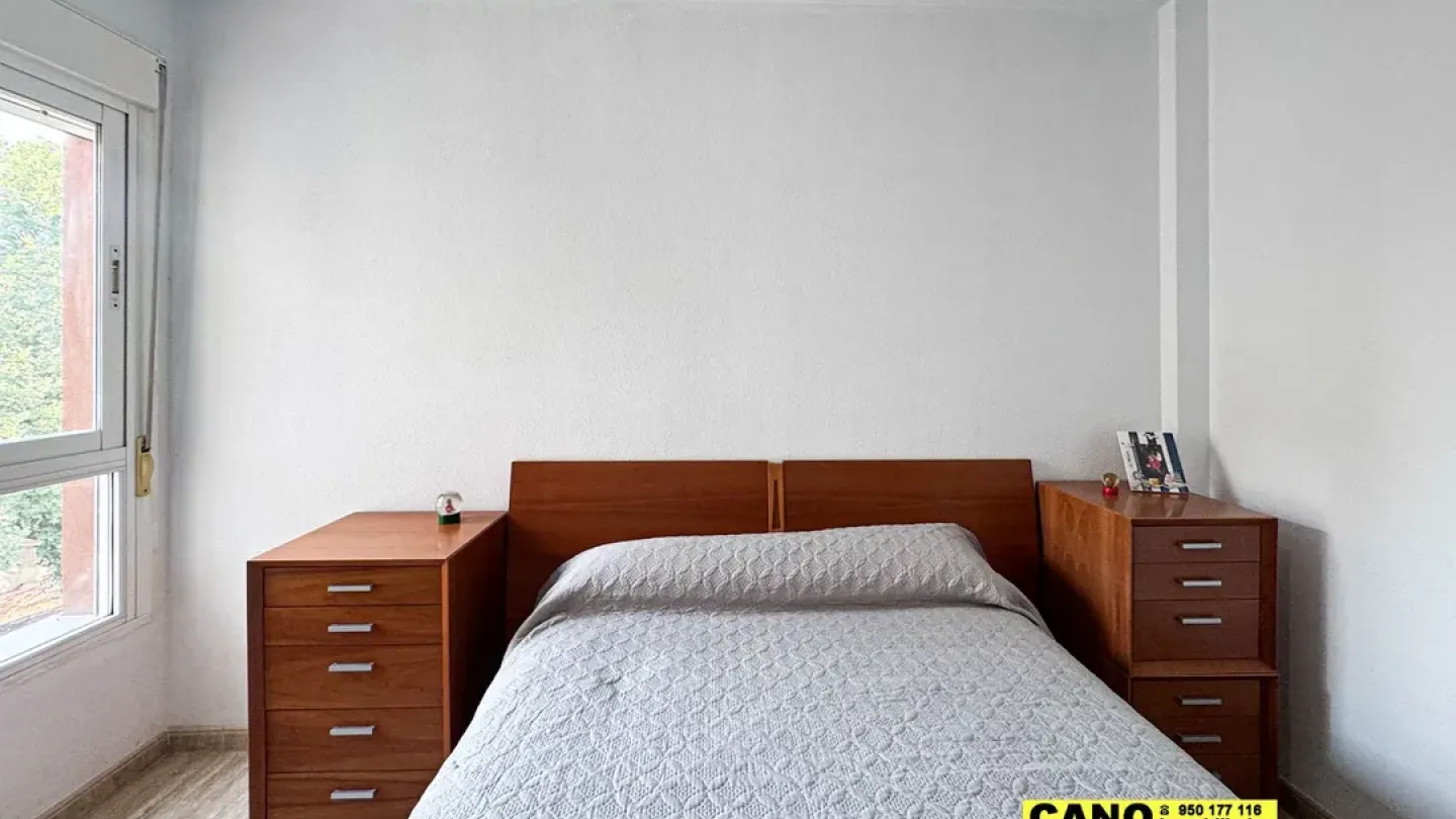 Spacious 4-Bedroom Triplex Apartment in El Ejido, Spain - Image 1