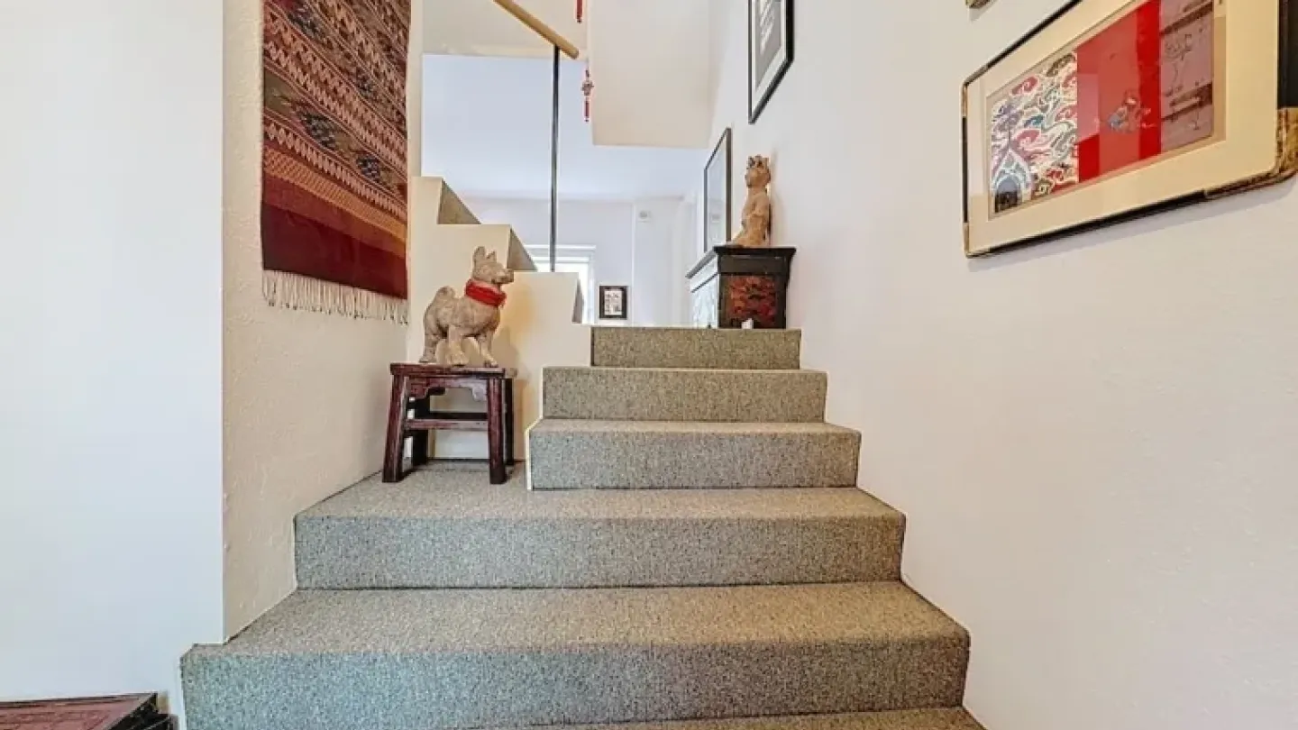 Spacious 3-Bedroom House with Outdoor Space in Brussels' Sablon - Image 2