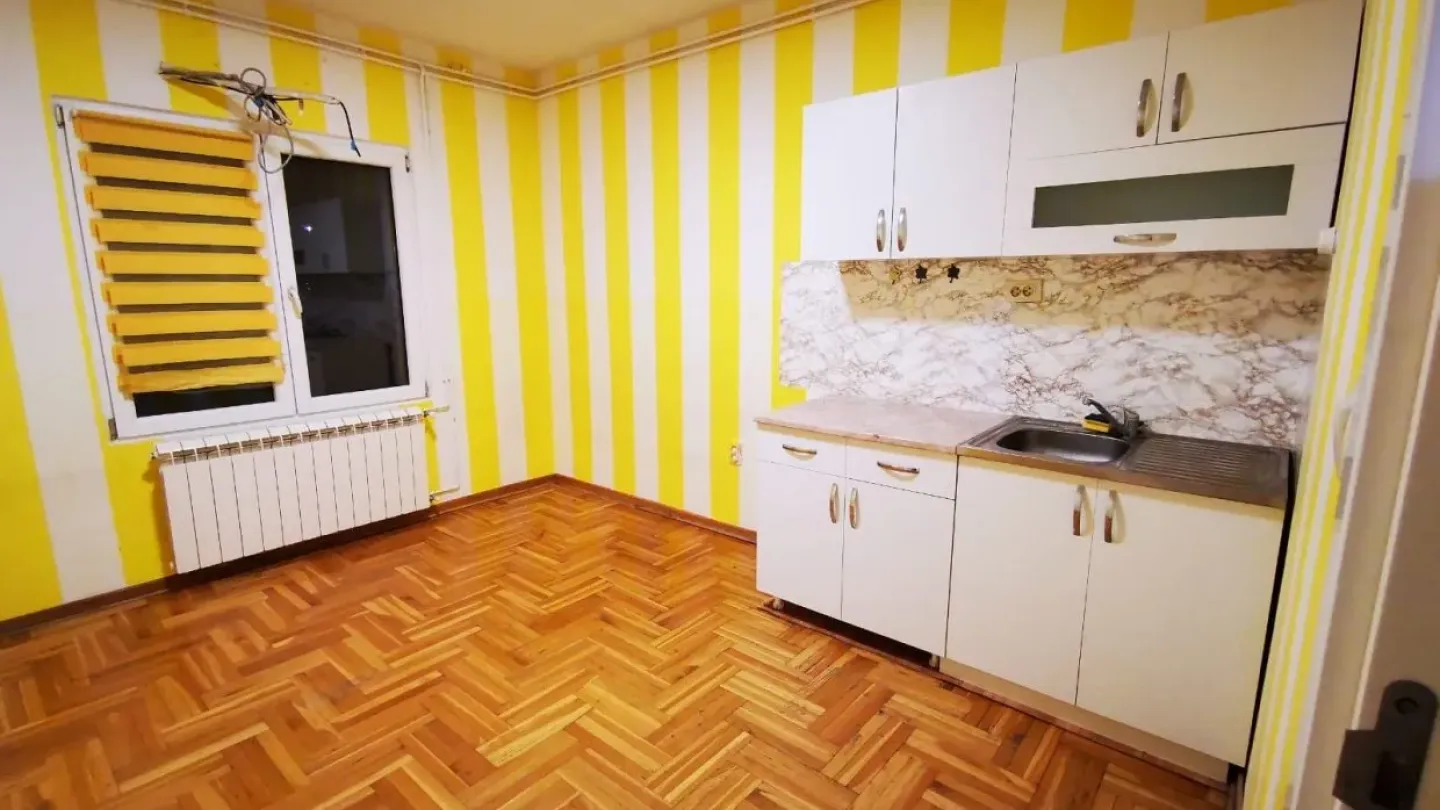 Spacious 10-Bedroom House in Belgrade, Near Medaković Church - Image 4