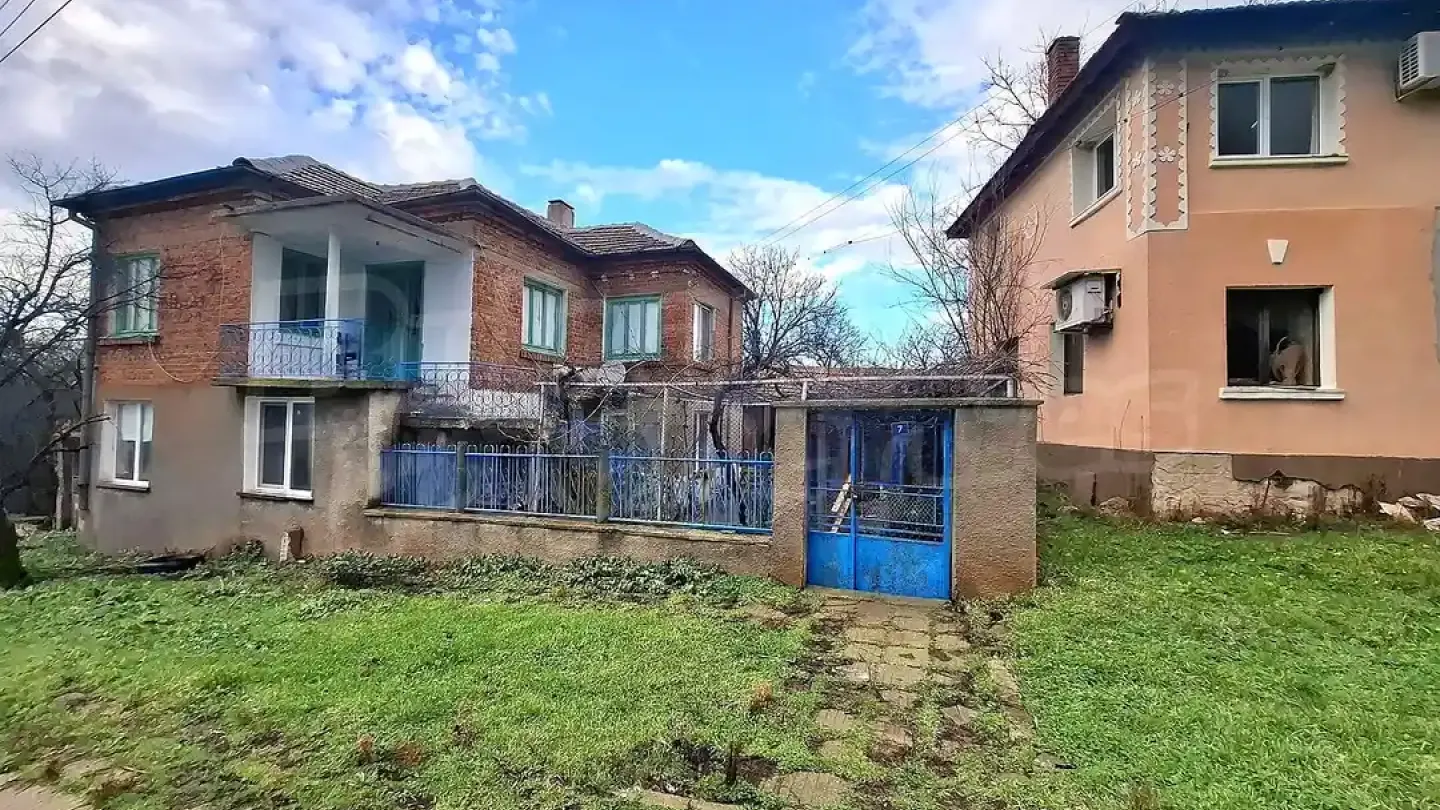 Spacious Two-Story House with Garden in Peaceful Melnitsa Village - Image 4