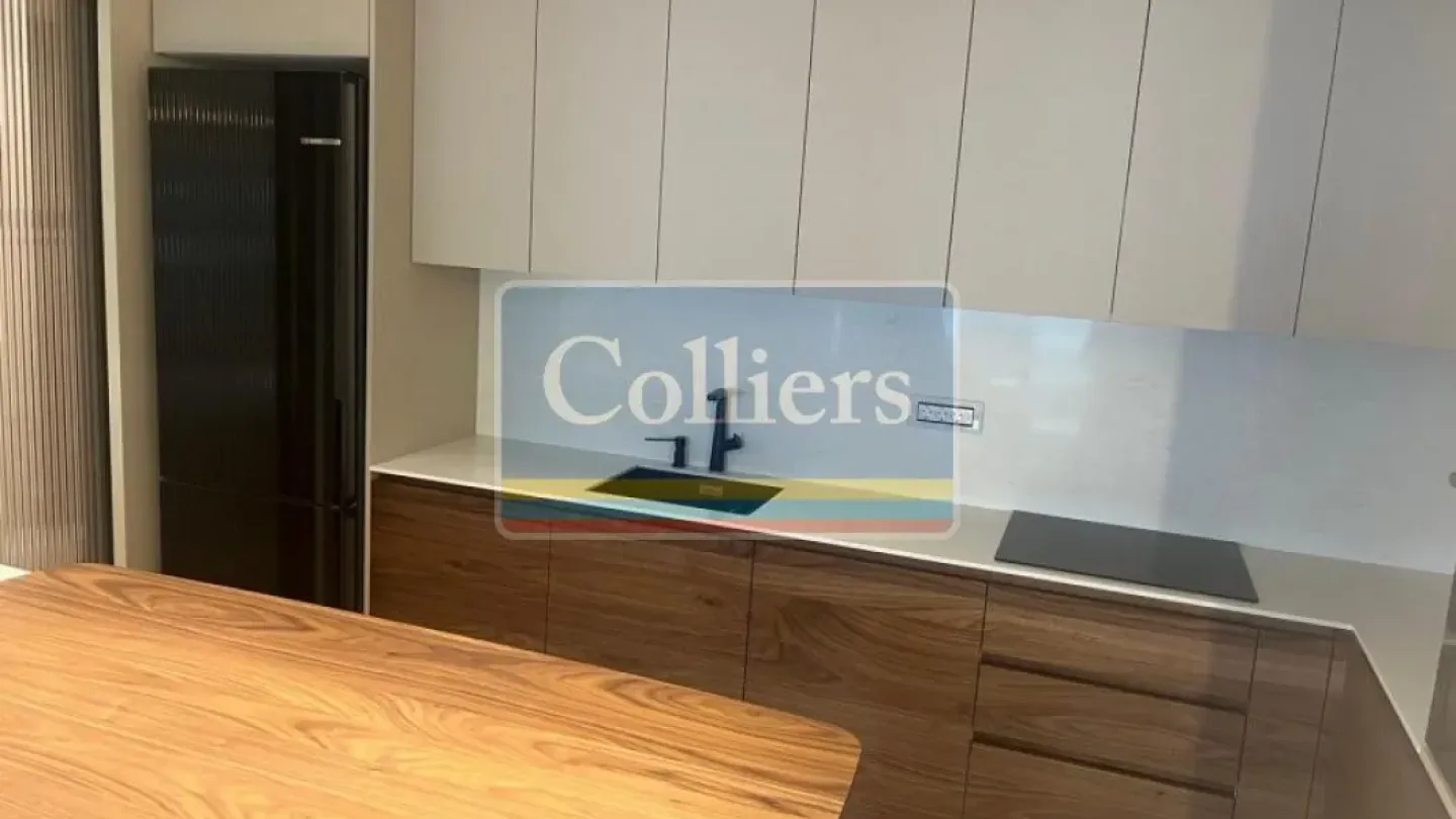 Spacious 4-Bedroom Apartment with Garage in Belgrade's Prime Location - Image 4