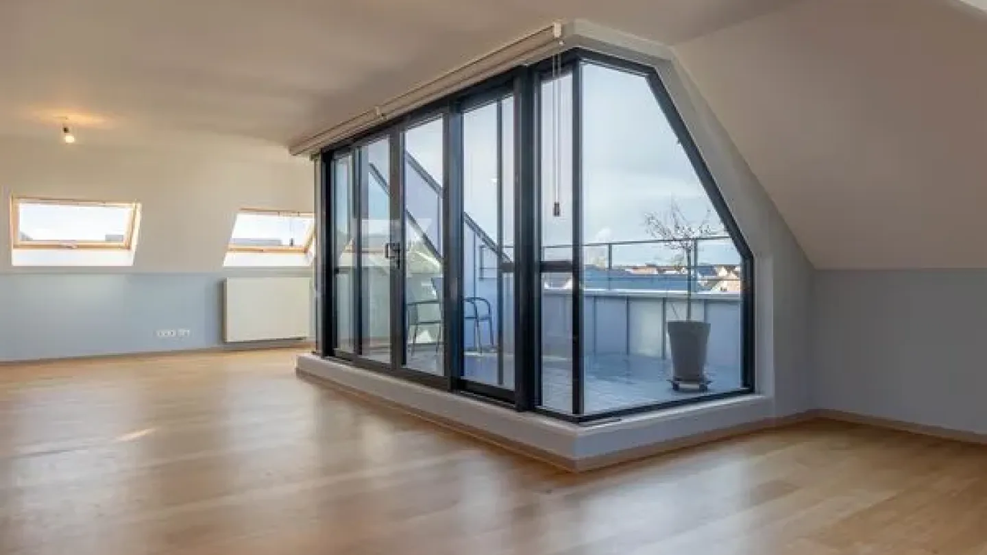 Spectacular High-End Penthouse with Terrace and Two Parking Spaces - Image 4