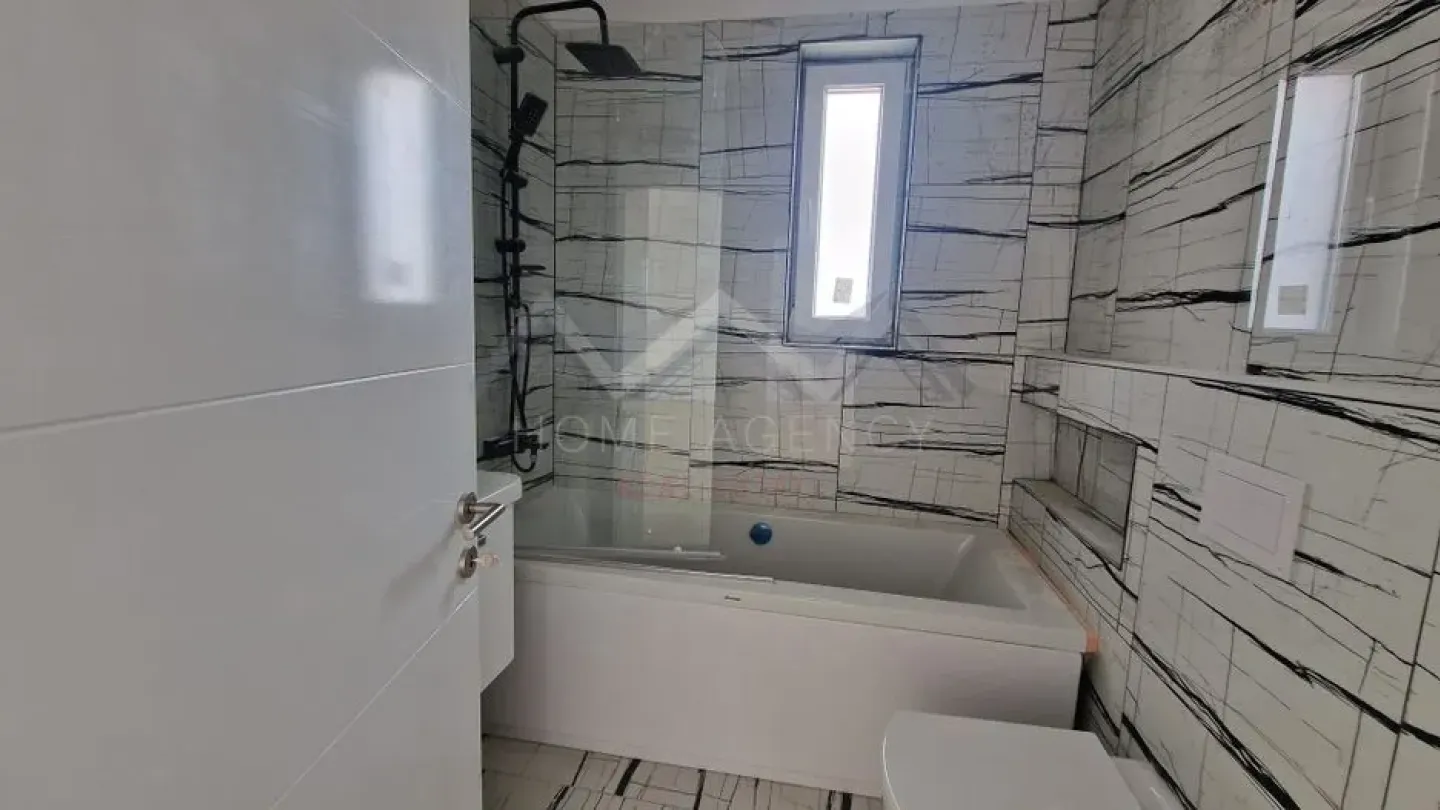 Mediterranean Style House - 4 Bedrooms, 2 Bathrooms, Tunari, RO - Image 3