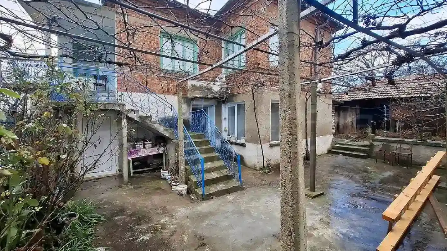 Spacious Two-Story House with Garden in Peaceful Melnitsa Village - Image 3