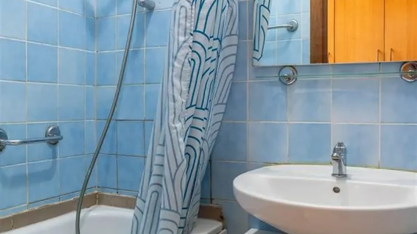 Spacious 5-Bedroom House Near Notre-Dame de Lourdes, Jette, Belgium - Image 1