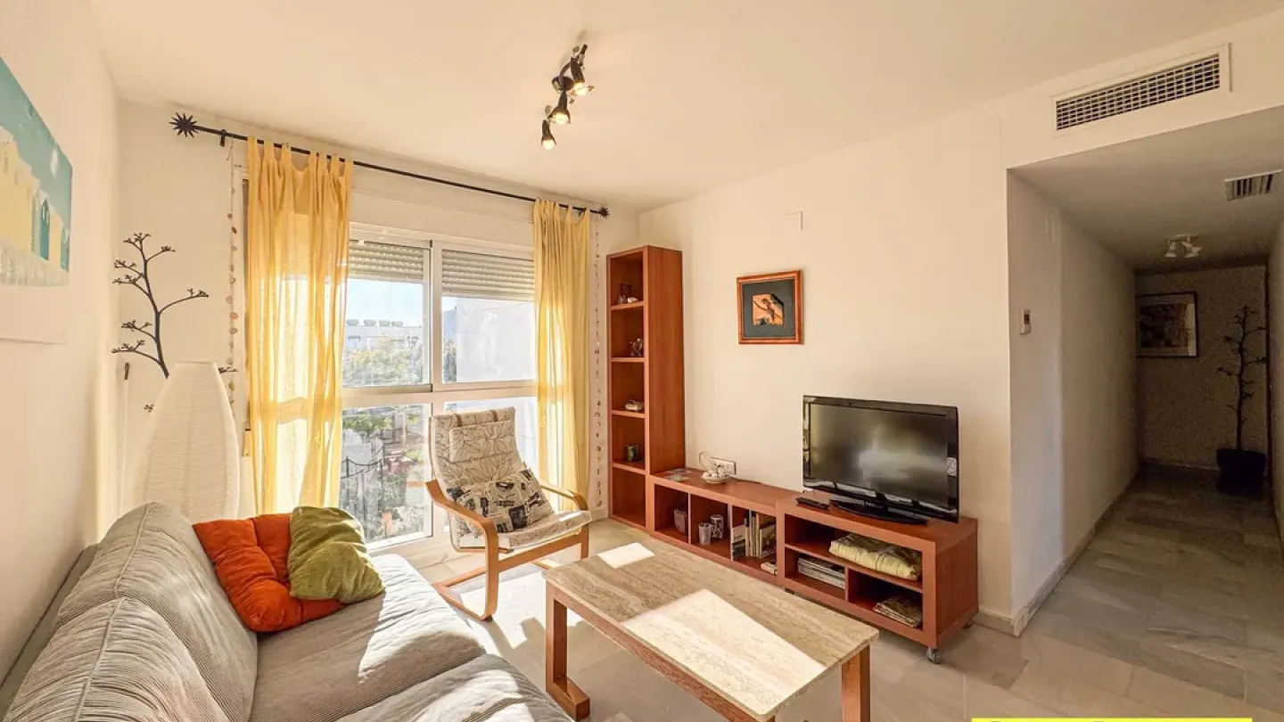 Spacious 3-Bedroom Apartment with Terrace in Almería's El Toyo - Image 4