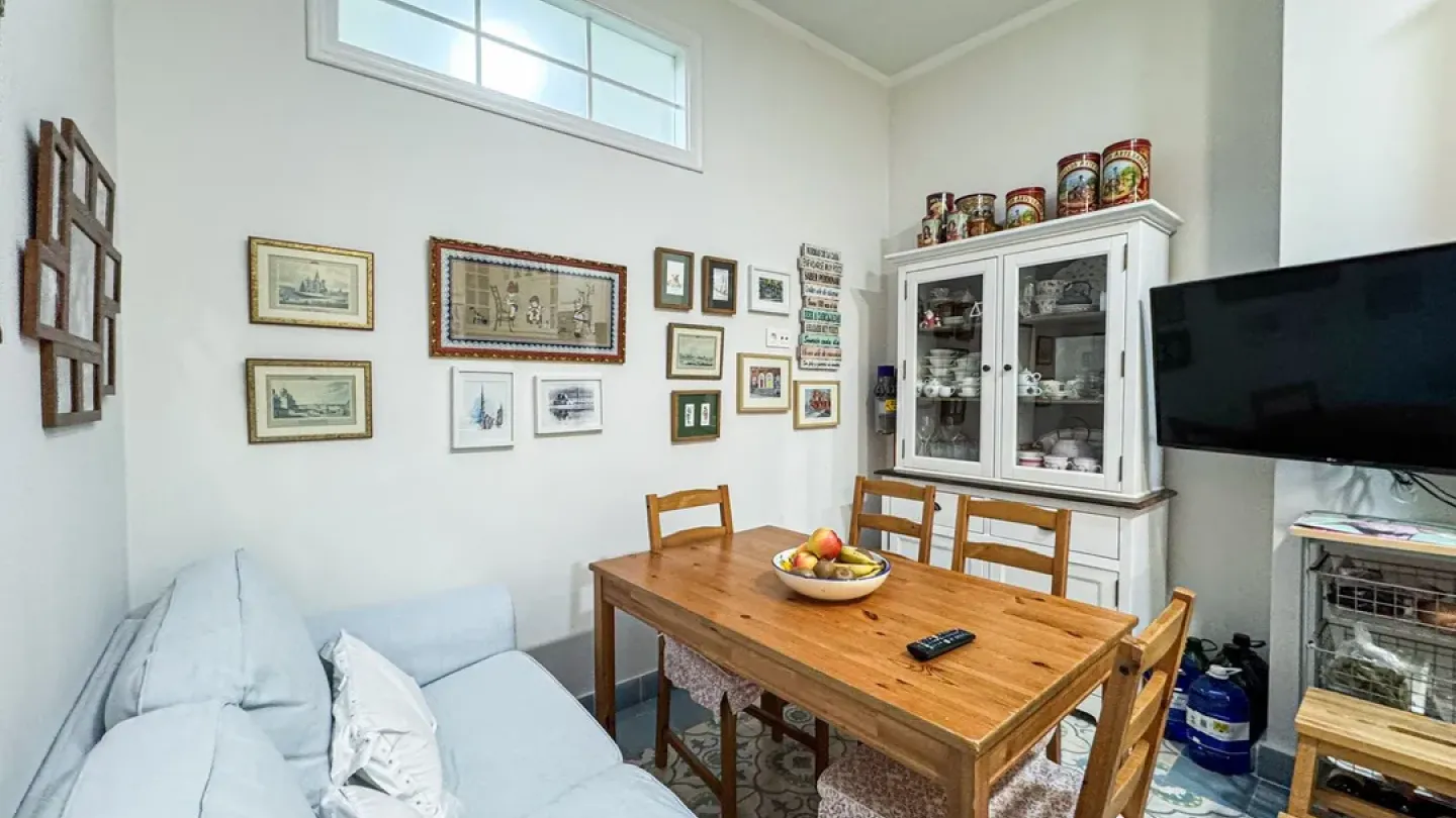 Historic Apartment in Almería - 3 Bedrooms, 2 Bathrooms, Elevator - Image 4