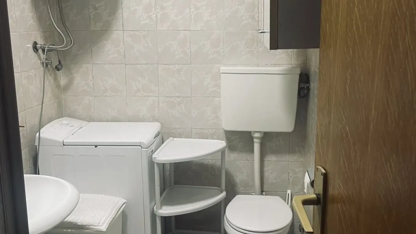 Spacious 3-Bedroom Apartment in Belgrade, Fully Furnished for Rent - Image 1