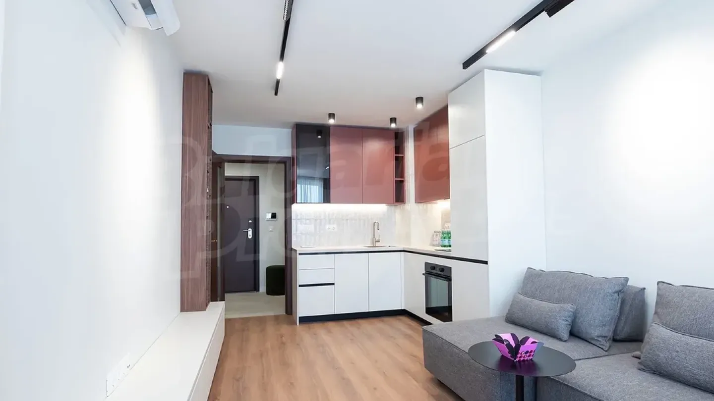 Luxurious 1-Bedroom Apartment with Stunning Central Park Views – Burgas - Image 2