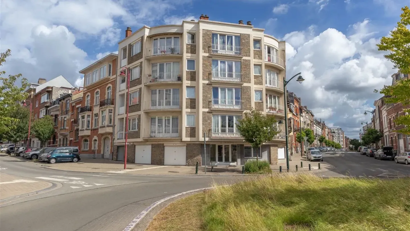Renovated Corner Apartment with Balcony – Uccle Border, Vorst - Image 4