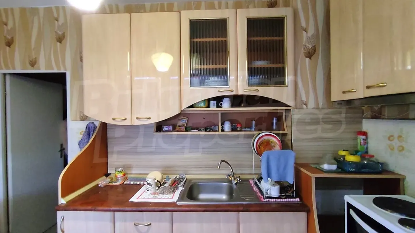 Spacious 1-Bedroom Apartment with Separate Kitchen – Stara Zagora - Image 1