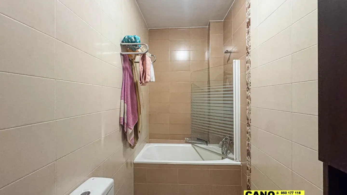 Spacious 3-Bedroom Apartment with 2 Bathrooms in Roquetas de Mar - Image 2