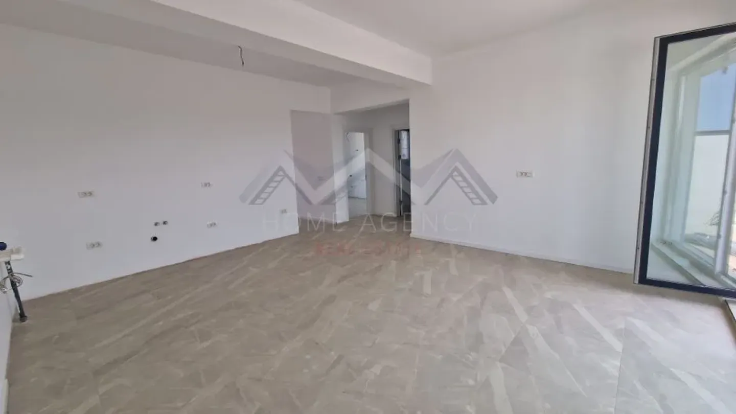 Mediterranean Style House - 4 Bedrooms, 2 Bathrooms, Tunari, RO - Image 2