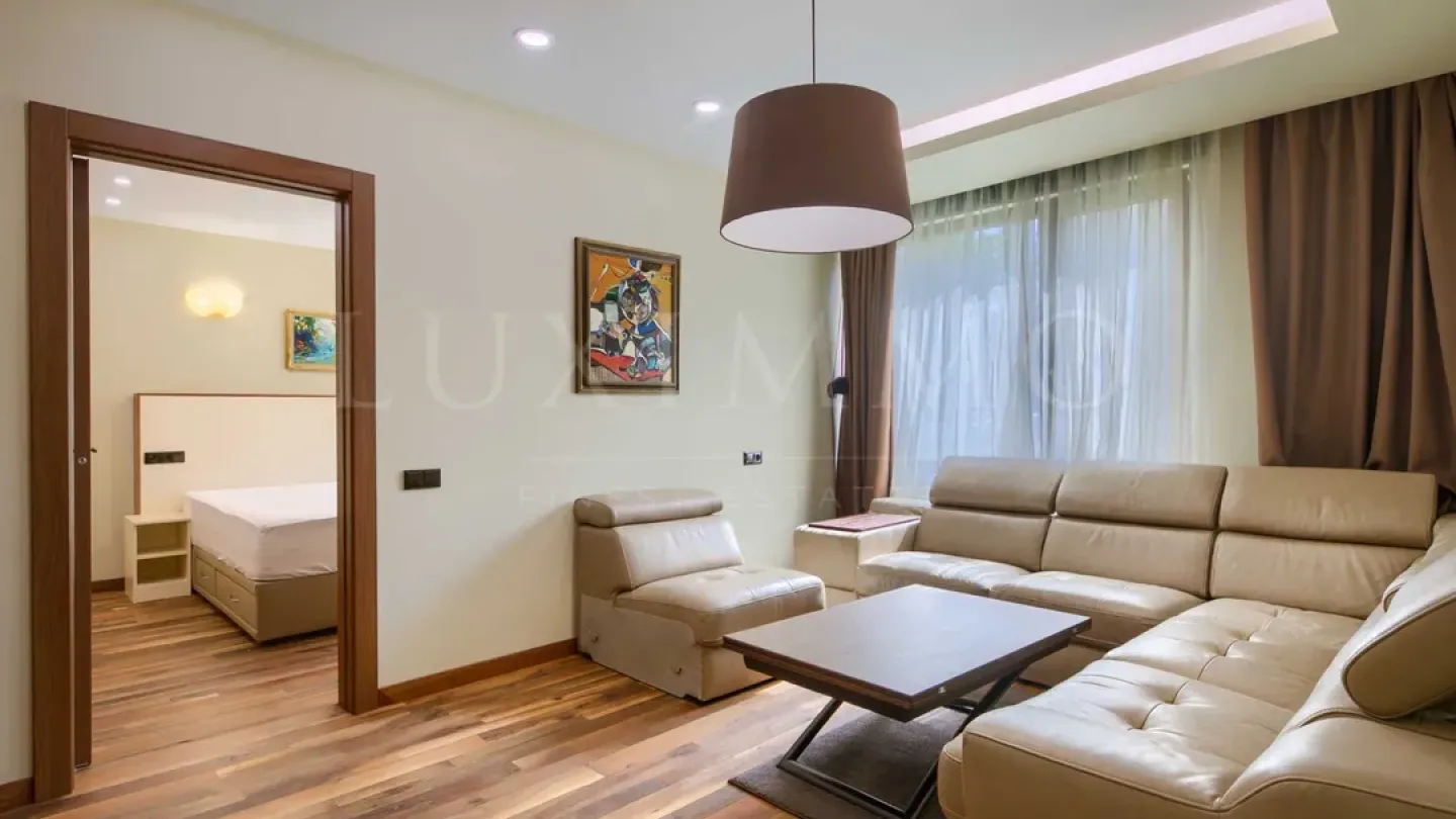 Spacious Two-Bedroom Apartment Near Borisova Garden - Image 3