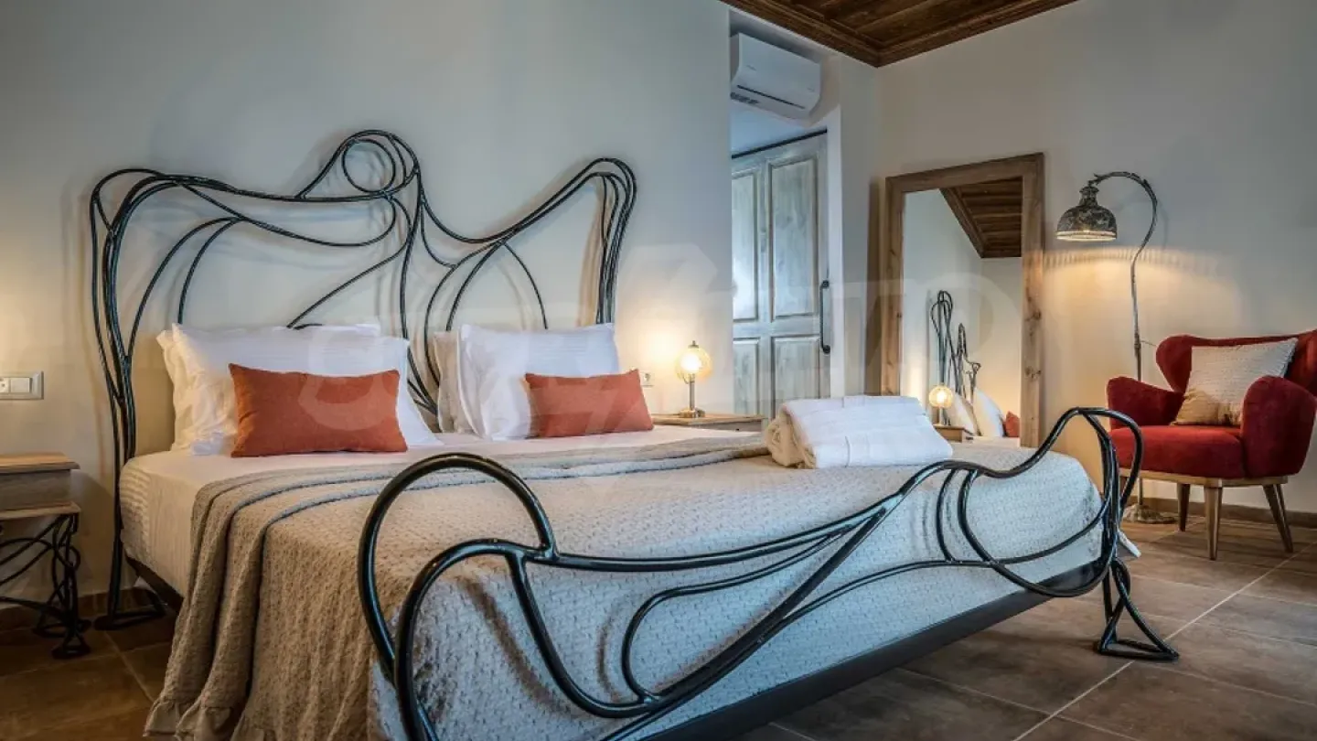 Stunning Zakinthos Villa: Infinity Pool, 7 Bedrooms, Sea Views - Image 2