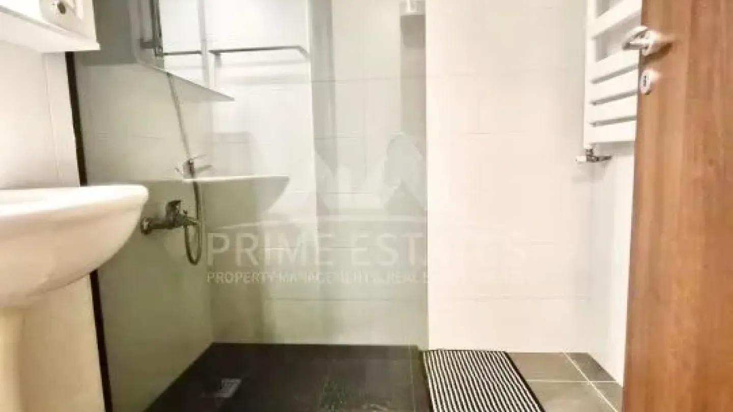 Greenfield Residence: Fully Furnished 2-Bedroom Apartment with Parking - Image 2