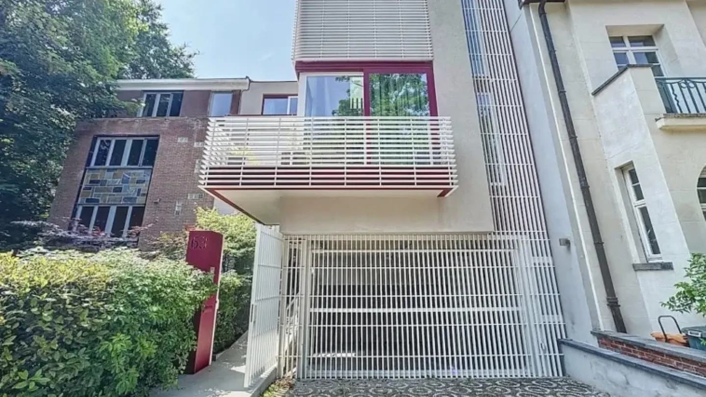 Contemporary House with Garden, Terrace & Garage in Brussels - Image 1