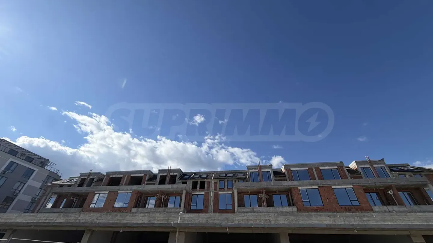 Spacious 3-Bedroom Apartment in New Plovdiv Complex - Image 4