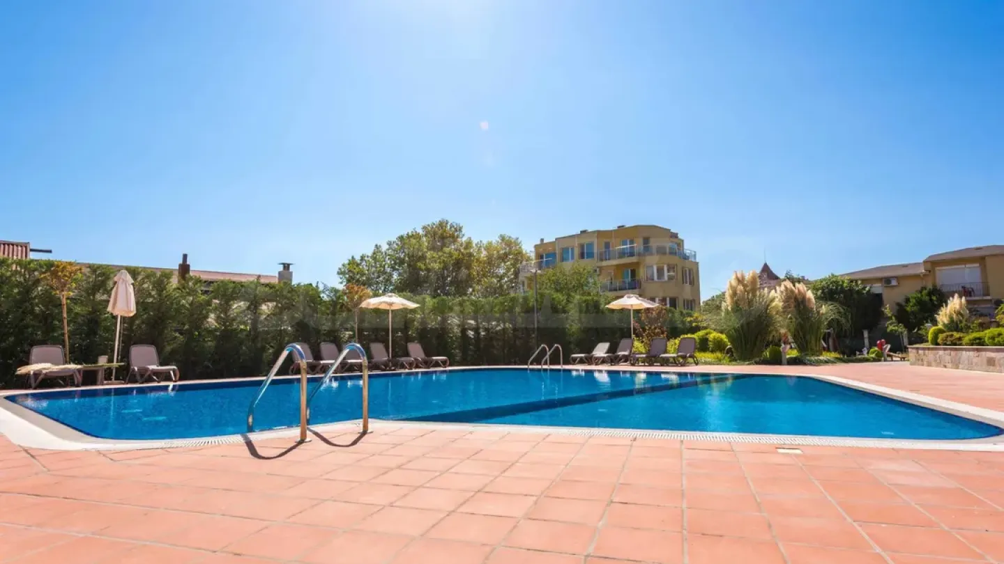 Stylish Varna Apartment with Parking & Sea Views - Image 3