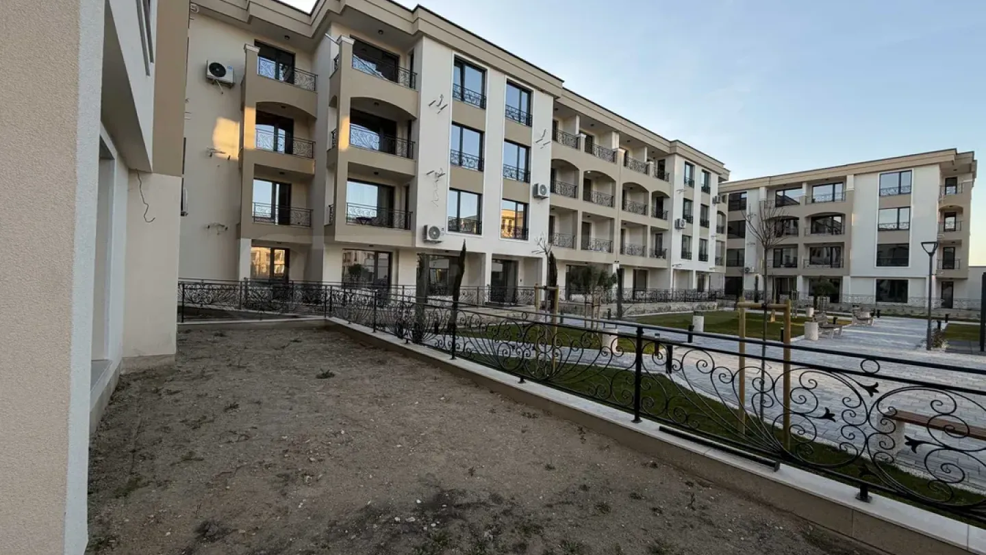 Spacious 3-Bedroom Apartment with Private Garden in Plovdiv - Image 1