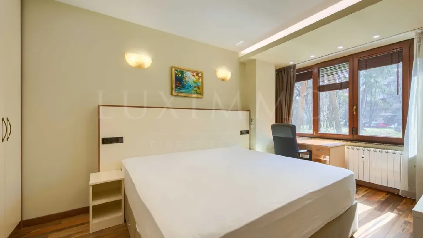 Spacious Two-Bedroom Apartment Near Borisova Garden - Image 1