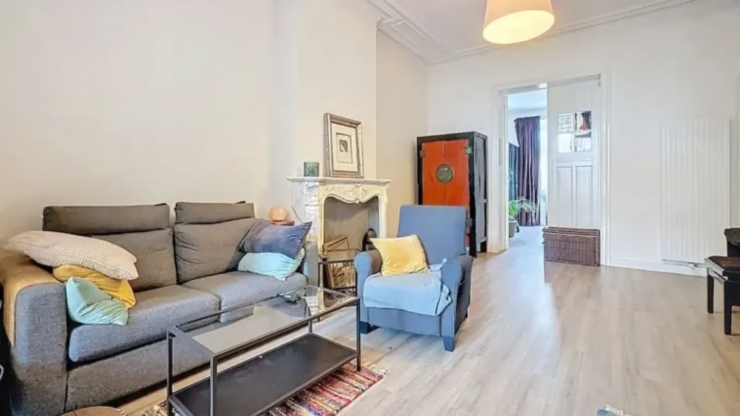 Stylish 2-Bedroom Apartment with Terrace in Brussels' Place Brugmann - Image 4