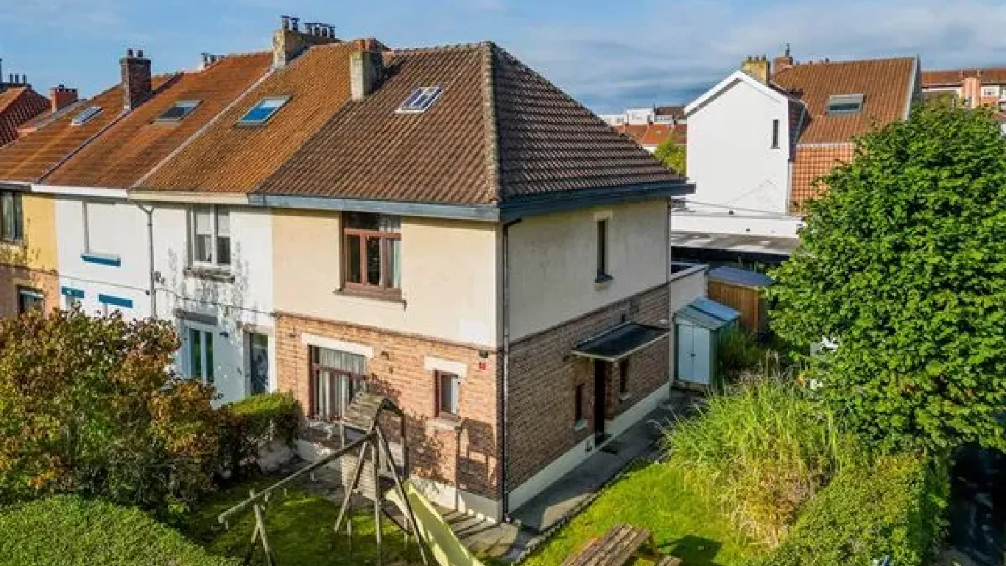 Charming 3-Bedroom Semi-Detached House with Garden & Parking in Anderlecht - Image 4