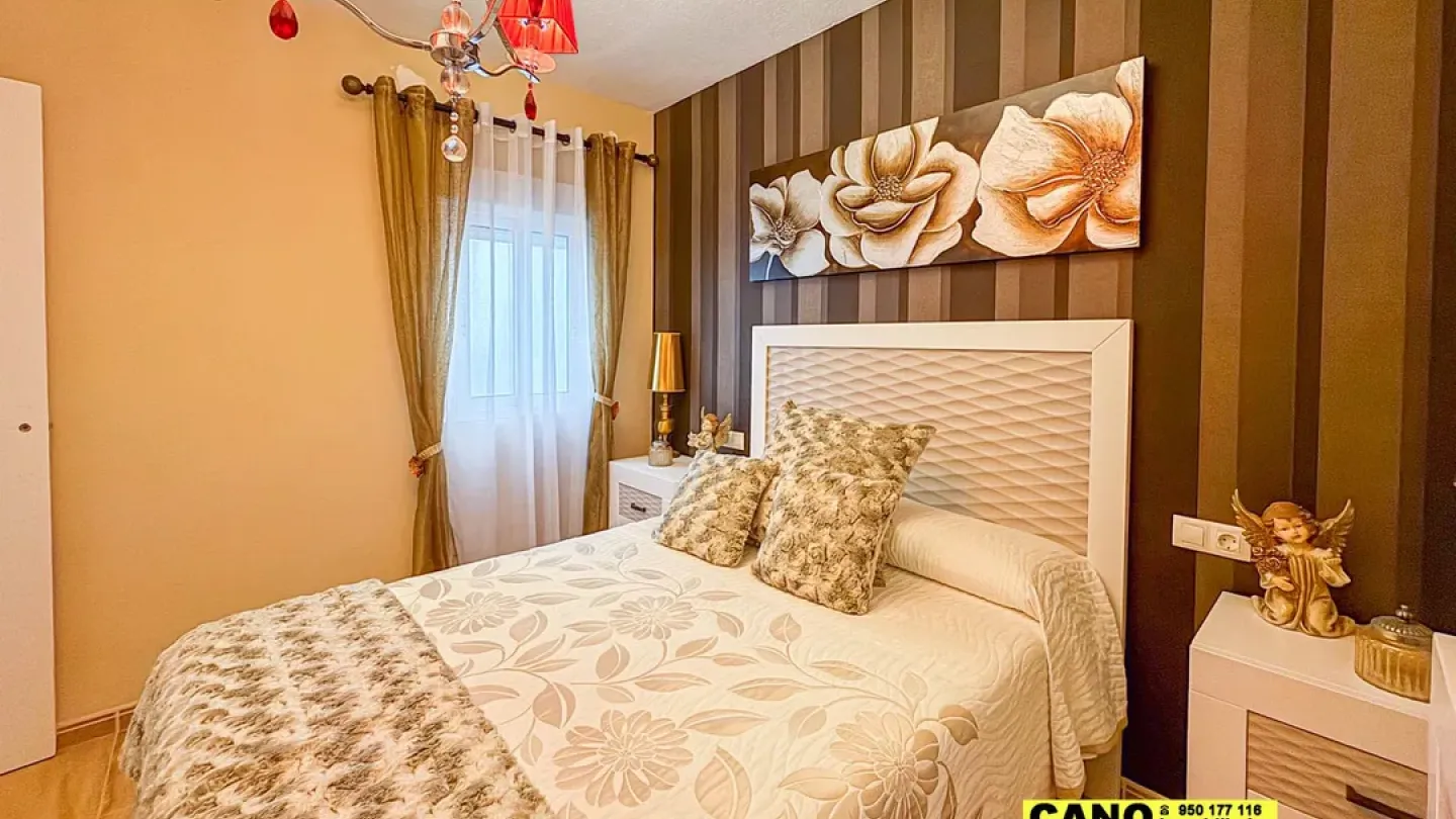 Spacious 2-Bedroom Apartment in the Heart of Almería, Spain - Image 1